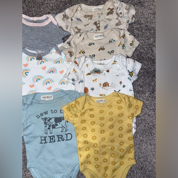 Rabbit + Bear Bodysuit Onesies Bundle Size 0-3 Months - Picture 4 of 4